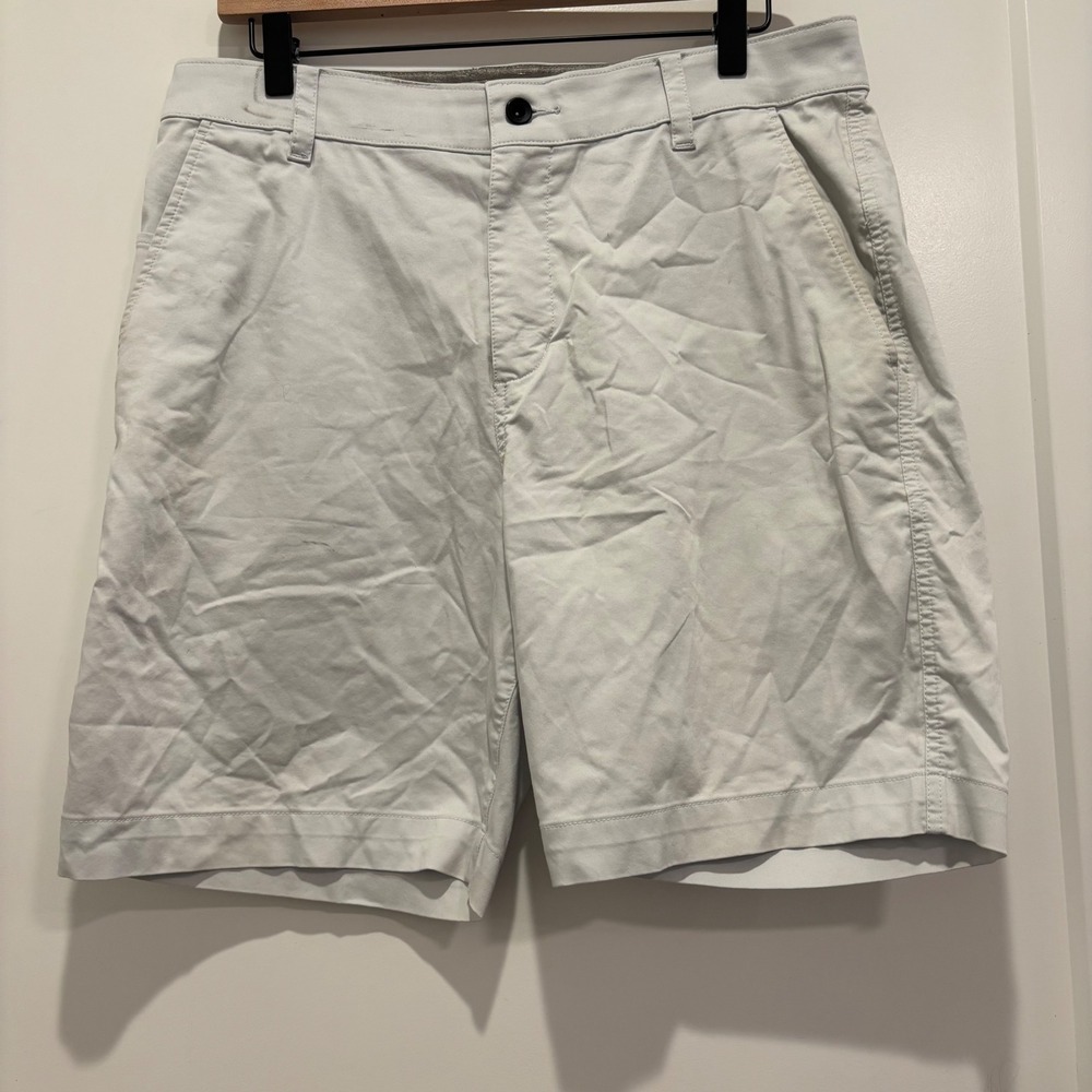 Nike Dri-FIT Mens Golf Shorts Light Grey Flat Front Size 32 Athletic Casual